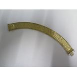 A heavy 18ct yellow gold bracelet - Length 20.5cm x 2cm wide - approx weight 62.7 grams - good