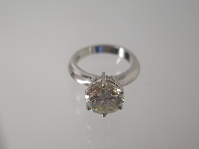 An 18ct white gold diamond solitaire ring approx 3.5ct - 10mm x 6.3mm - ring size M/N - diamonds - Image 7 of 9