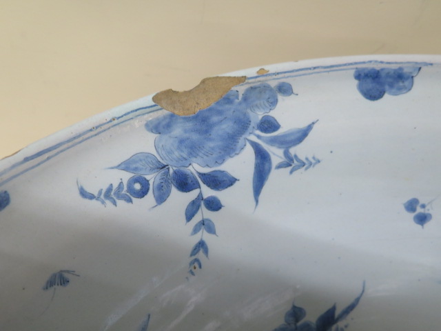 A large Delft blue and white bowl decorated with ships, villas and fruit - Height 20cm x Diameter - Image 3 of 9