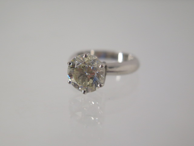 An 18ct white gold diamond solitaire ring approx 3.5ct - 10mm x 6.3mm - ring size M/N - diamonds - Image 2 of 9