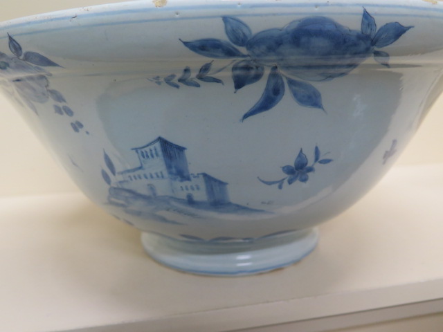 A large Delft blue and white bowl decorated with ships, villas and fruit - Height 20cm x Diameter - Image 5 of 9