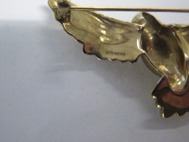 A 9ct yellow gold bird brooch - Width 4.5cm - approx weight 5.9 grams - good condition - Image 3 of 3