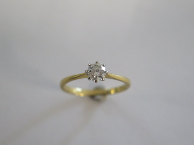 A hallmarked 18ct yellow gold and platinum diamond solitaire ring size N - approx weight 2 grams - - Image 2 of 3