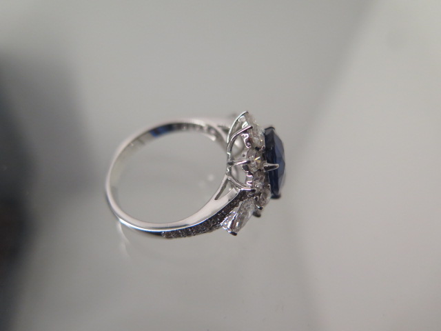 An 18ct white gold sapphire and diamond ring - sapphire approx 4.25ct, diamonds approx 2ct - ring - Image 3 of 6