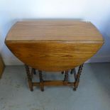 An oak barleytwist drop leaf table - Height 72cm x 75cm x 101cm