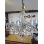 A cut glass 20th century 8 branch chandelier - Width 50cm