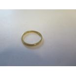 An 18ct yellow gold band ring size Q - approx weight 2.5 grams