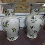 A pair of decorative vases - 65cm - in good condition