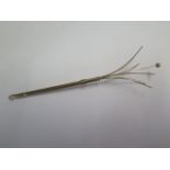 A hallmarked 9ct yellow gold swizzle stick - Length 9cm closed - approx weight 5.8 grams - slight