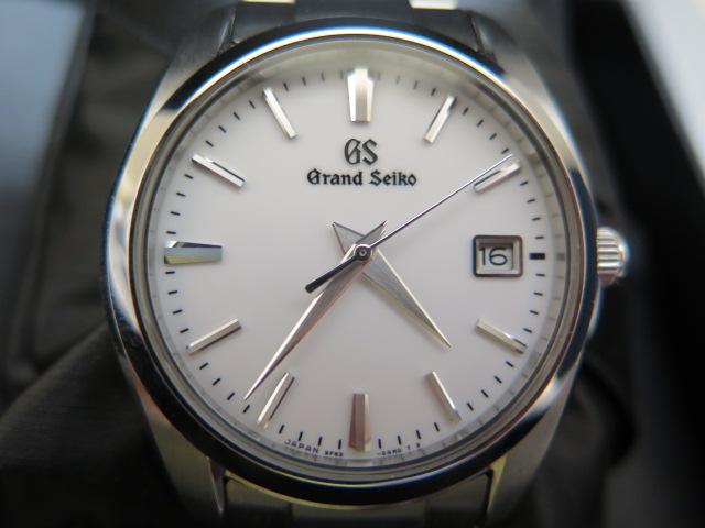A Grand Seiko Heritage Quartz stainless steel bracelet wristwatch with white dial and date - 37mm