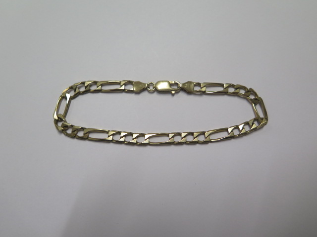 A 375 9ct yellow gold bracelet - Length 22cm - approx weight 10.7 grams - clasp good