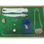 A Chinese silver gilt turquoise necklace, other assorted jewellery including a 9ct gold ring and
