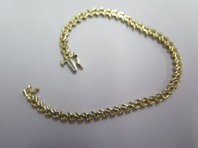A 14ct yellow gold diamond line set tennis bracelet set with 15 diamonds - total weight approx 7.3 - Image 2 of 3