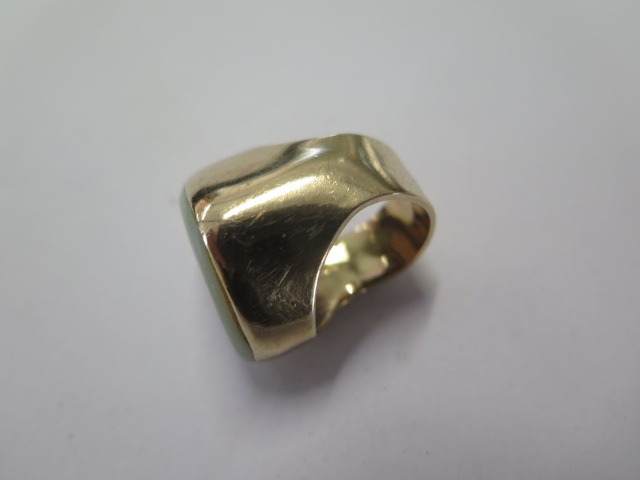 A gilt metal opal ring size H/I - head approx 25mm x 20mm - surface tests to approx 9ct gold - - Image 3 of 4