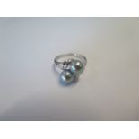 A 14ct white gold twin pearl ring size L/M - approx weight 2.6 grams - good condition