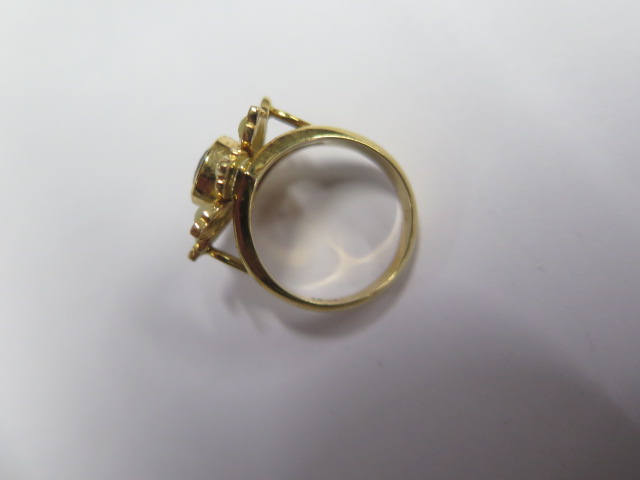 An 18ct yellow gold amethyst and pearl flower ring size M - approx weight 8.6 grams - in good - Image 5 of 5