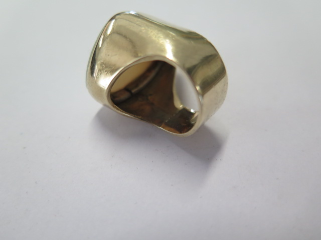 A gilt metal opal ring size H/I - head approx 25mm x 20mm - surface tests to approx 9ct gold - - Image 4 of 4