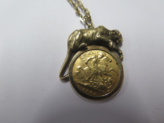 A George VII gold half sovereign in a gilt metal tiger mount on a 9ct yellow gold 54cm chain - total - Image 2 of 3