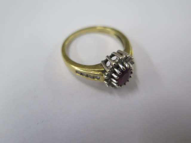 A hallmarked 18ct yellow gold diamond ring with a central red stone - ring size M - approx weight - Image 2 of 3