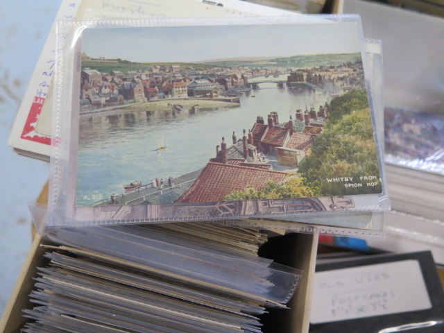 A large collection of Victorian and later postcards in over 70 small folders and albums including - Image 9 of 11