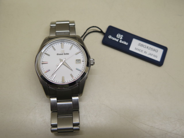 A Grand Seiko Heritage Quartz stainless steel bracelet wristwatch with white dial and date - 37mm - Image 3 of 5