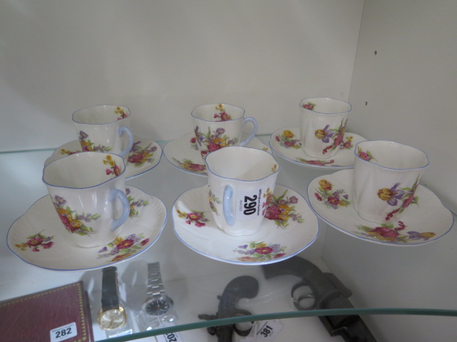 A Shelley six place tea set R272101 - in good condition