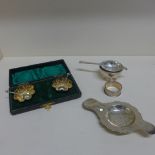 A pair of silver salts boxed and two silver strainers, one with dish and a silver napkin ring - tot