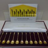 A boxed set of The Heritage Collection "The Tichborne Spoons" (12) in silver gilt London 1979 -