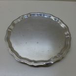 A silver salver - Diameter 19cm - Sheffield 1960/61 EV - approx weight 7.3 troy oz