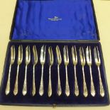 A boxed set of 12 silver Walker and Hall cake forks - approx weight 5.7 troy oz