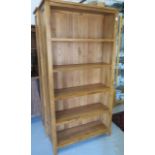 A good quality oak four tier bookcase in very good condition - Height 195cm x Width 95cm