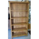 A good quality oak four tier bookcase in very good condition - Height 195cm x Width 95cm