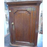 A Georgian oak corner cupboard with a painted shelved interior - Height 95cm x Width 71cm