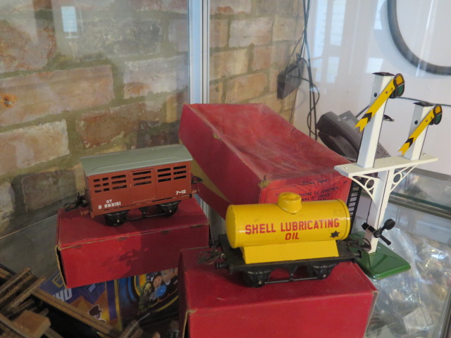 Hornby O Gauge tinplate part boxed train set, three boxed wagons, two boxed signals and a water - Image 5 of 5