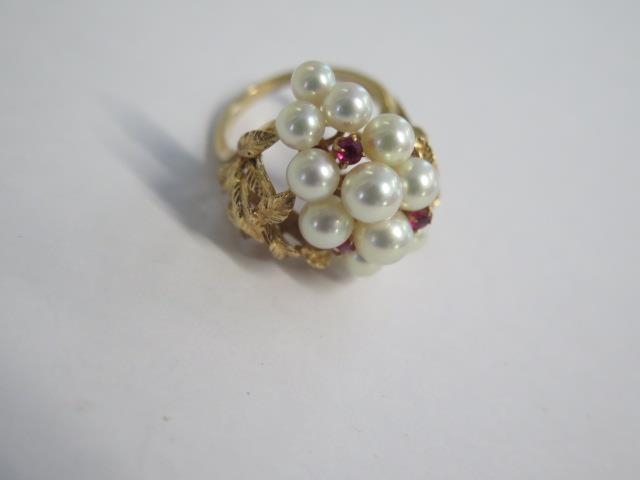 A 14ct yellow gold pearl and garnet/ruby cluster ring size M/N - approx weight 7.4 grams - good