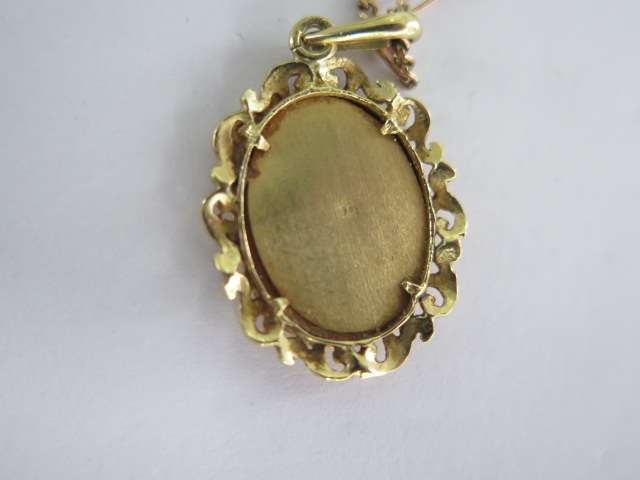 An 18ct portrait pendant on a 9ct 50cm chain - total weight approx 6.3 grams - Image 3 of 3