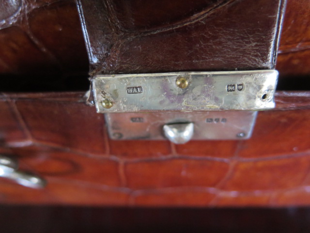 An Edwardian crocodile leather gentleman's vanity case , trunk, by Mappin and Webb , the hinged - Image 6 of 13