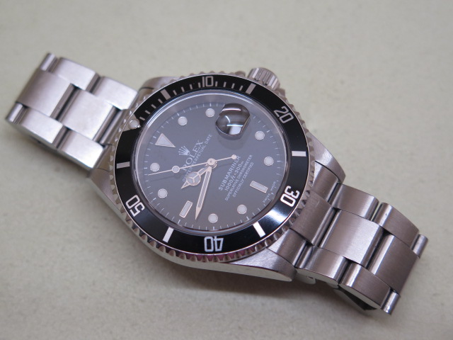 A Rolex stainless steel Oyster Perpetual date Submariner bracelet wristwatch model 16610 serial - Image 2 of 7