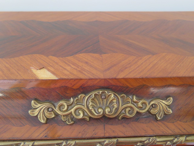 A good 19th Century kingwood, rosewood and ormolu mounted Bonheur du Jour with cavetto top, enclosed - Image 4 of 6