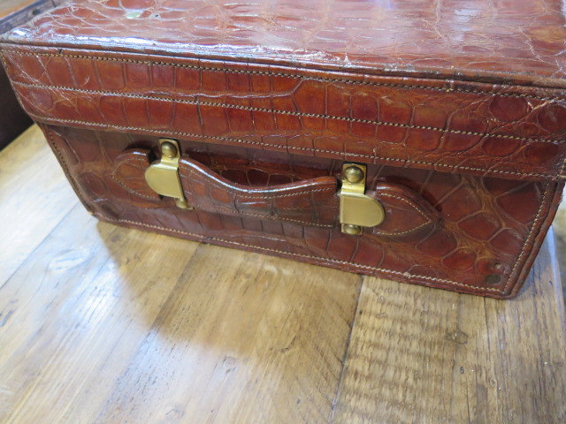 An Edwardian crocodile leather gentleman's vanity case , trunk, by Mappin and Webb , the hinged - Image 10 of 13