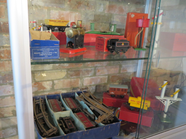 Hornby O Gauge tinplate part boxed train set, three boxed wagons, two boxed signals and a water