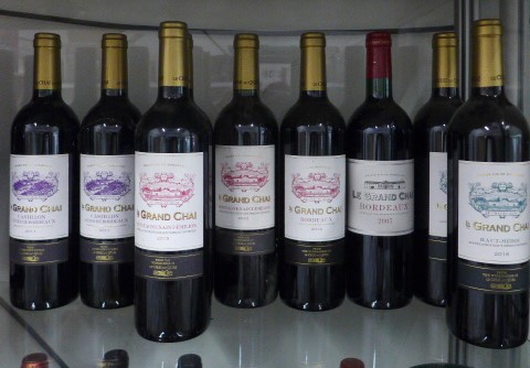 Le Grand Chai Nine bottles of red wine - two Saint Emilion 2015 and one 2012, two Cotes de