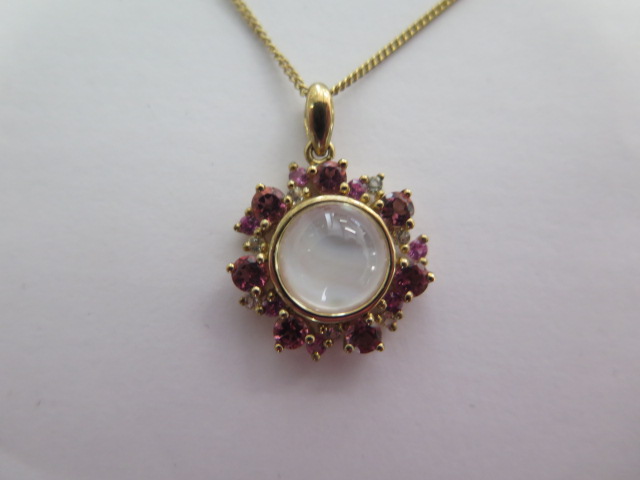 A 9ct yellow gold pink tourmaline pendant - Width 18mm - weight approx 4.6 grams - RRP £404 - ex - Image 3 of 4