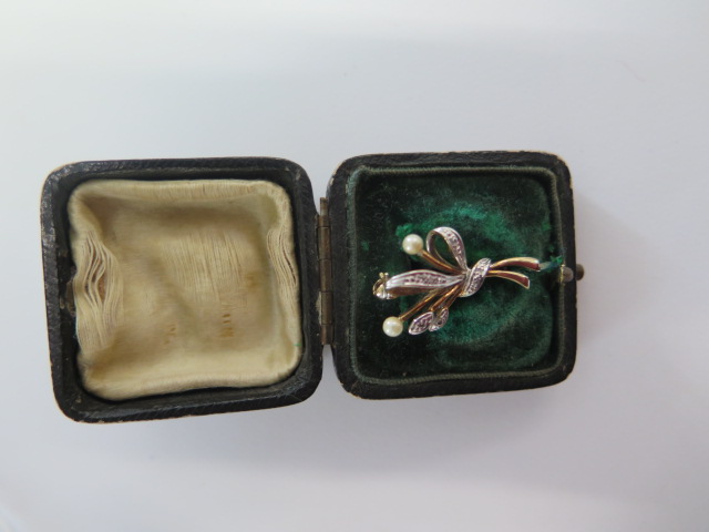 A 9ct yellow gold diamond and pearl bow brooch, approx 25mm x 15mm, good condition, boxed, approx