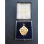 A 9ct yellow gold London Academy of Music enamel medallion dated 1908, approx 6 grams, good