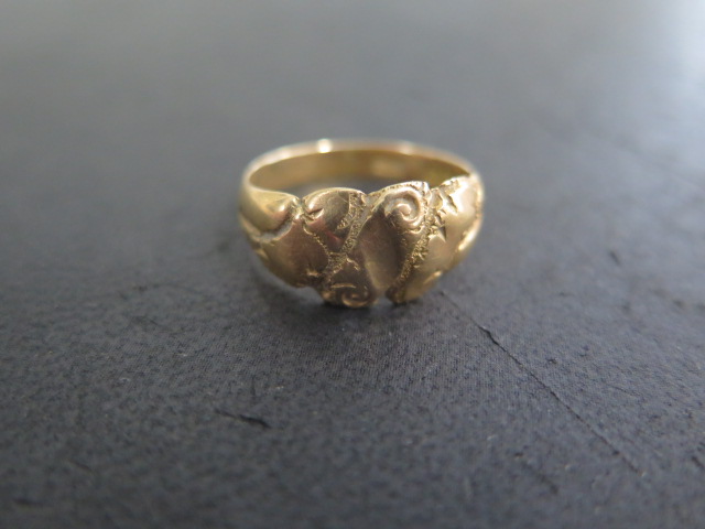 An 18ct yellow gold ring, size S, approx 5.8 grams - Image 2 of 4