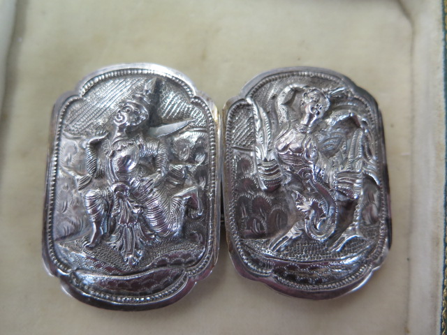 A Nepalese white metal 2 part buckle, 7.5cm wide, approx 38 grams and a boxed set of gilt metal - Image 3 of 10