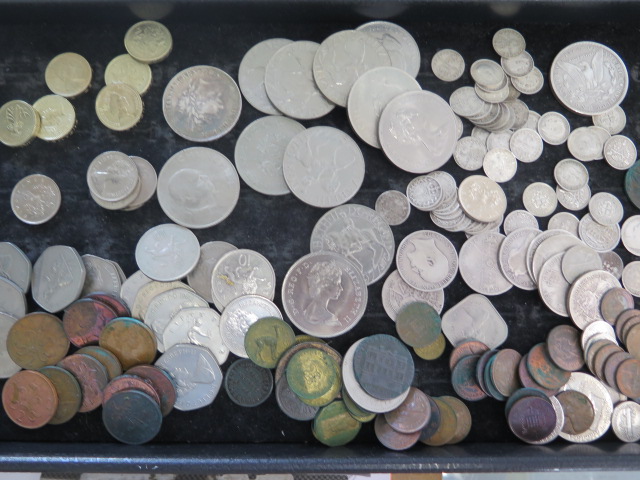 A collection of World coinage including approx 7 troy oz silver coinage including an 1821 crown