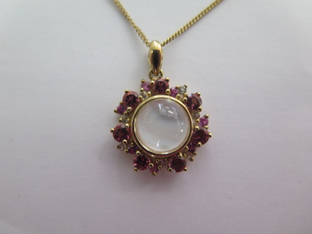 A 9ct yellow gold pink tourmaline pendant - Width 18mm - weight approx 4.6 grams - RRP £404 - ex - Image 4 of 4