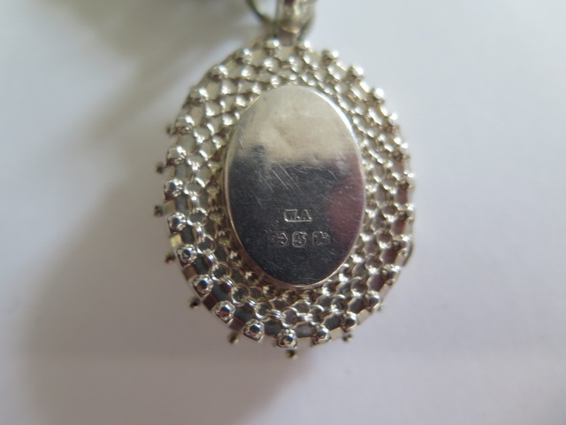 A silver locket, Birmingham 1892, 4cm tall, on a white metal chain in good condition, approx 26 - Image 6 of 8